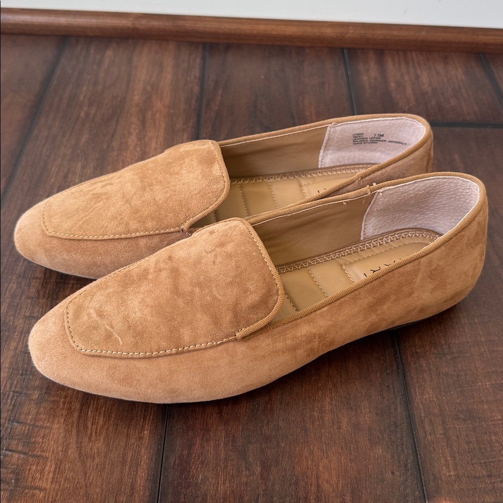 NEW Tahari Women’s Suede Leather Tan Loafers